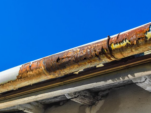 Signs of Clogged Eavestroughs or Gutters: A Complete Guide for Oshawa Homeowners