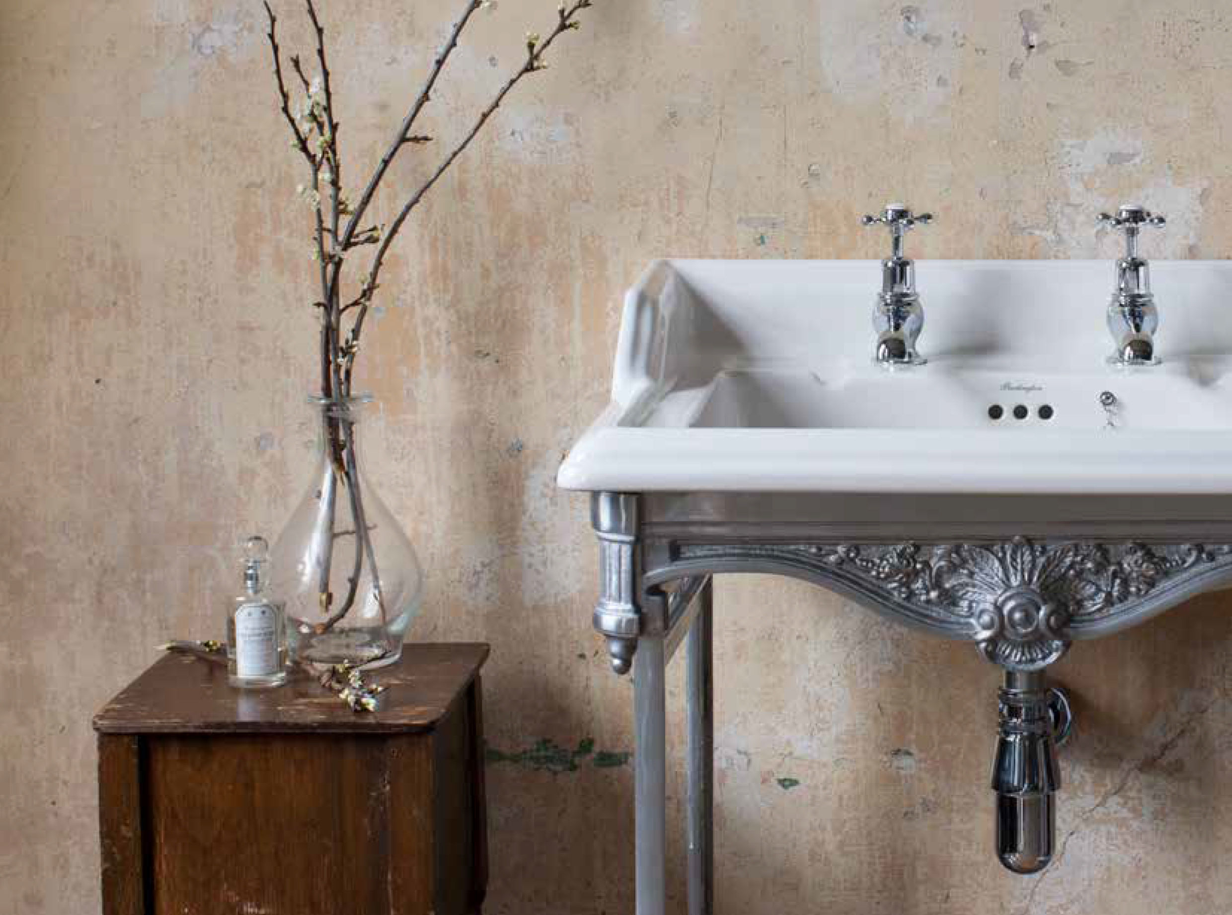 Classic 650mm rectangular invisible overflow basin