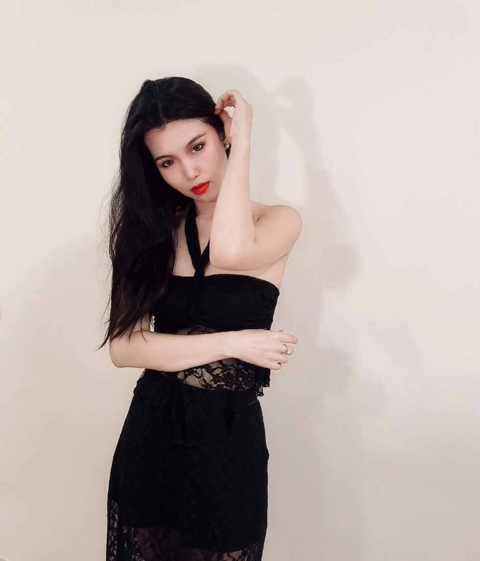 alt="黑色蕾絲小黑裙穿搭,優雅又性感的法式風格"