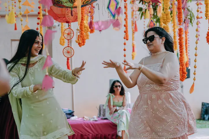 Candid picture at the Mehandi function