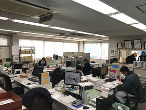 共備運輸興業㈱出荷事務所内