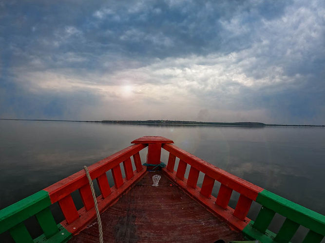 bigwan boat front view-Edit.jpg