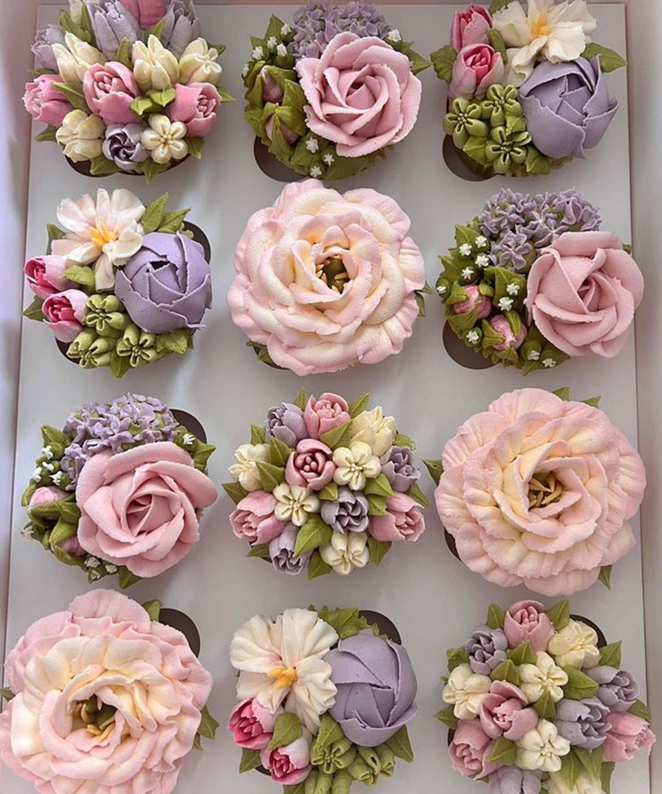 12 Luxury Flower Cupcakes Vanilla Buttercream