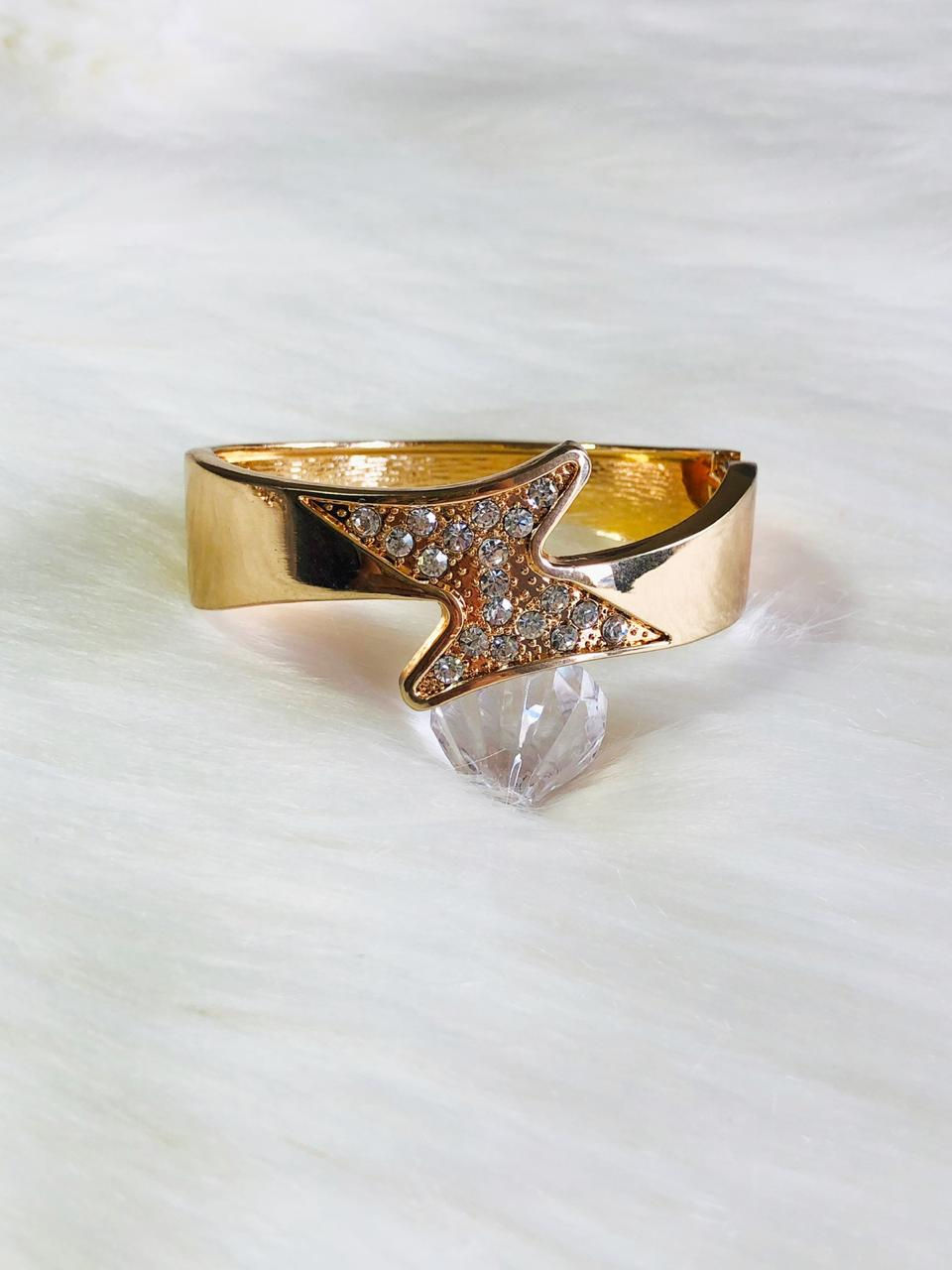 Brazalete de oro laminado