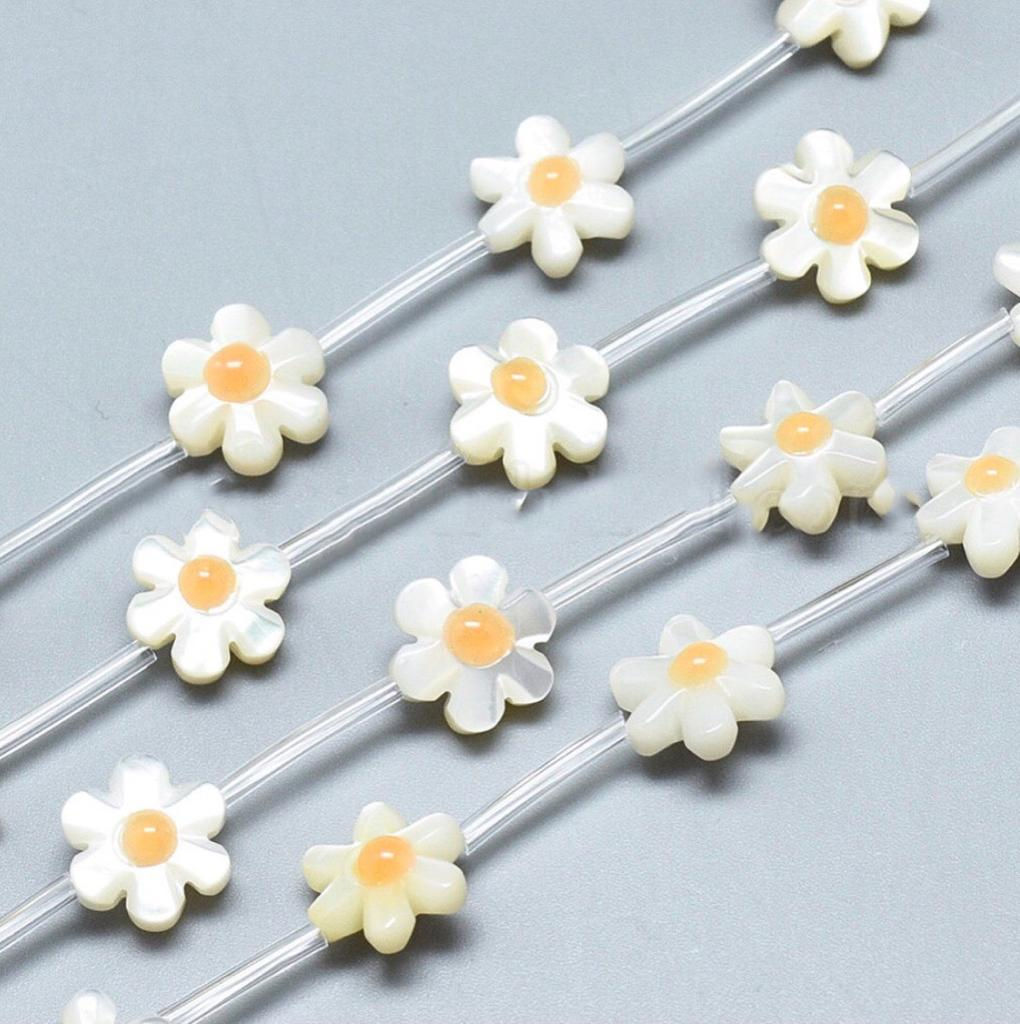 Dije de concha nacar de flor