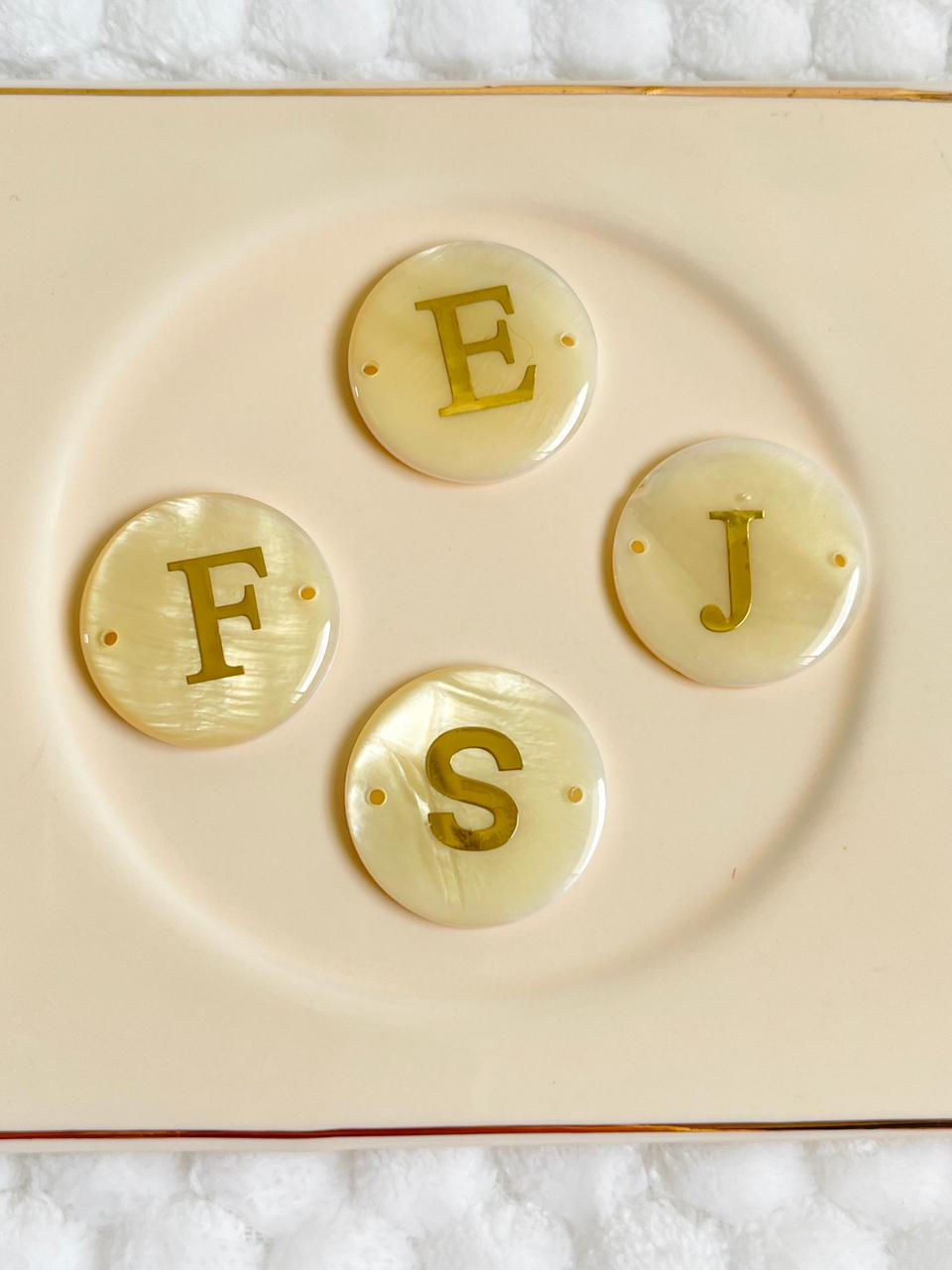 Conector nacar con letras