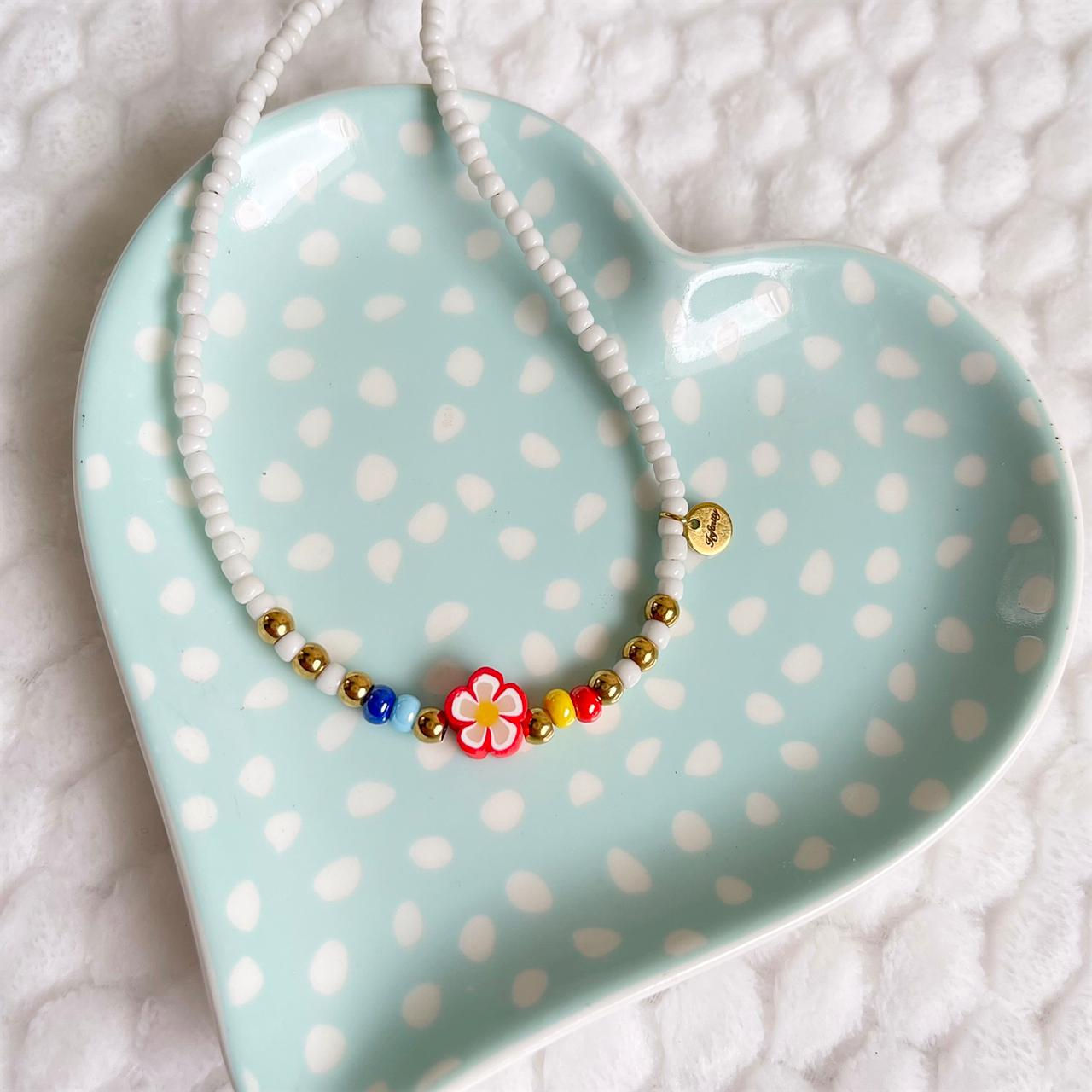 Chocker blanco con flor