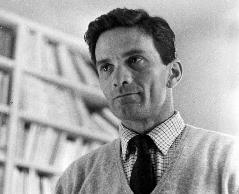 Le inquietudini e la tenera vita all'ombra della madre. II segreto di Pasolini scrittore della vita violenta, intervista di N. ADELFI, su «La Stampa», 23 maggio 1962.