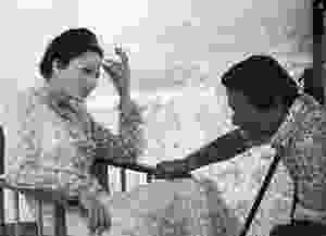 Pier Paolo Pasolini sul set di 'Edipo Re' insieme a Silvana Mangano (1967) © Archivio RCS