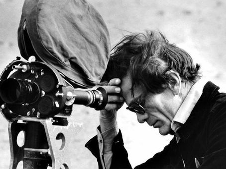 Pier Paolo Pasolini durante le riprese del film Il fiore delle Mille e una notte (1974) © Angelo Pennoni/Tutti i diritti riservati