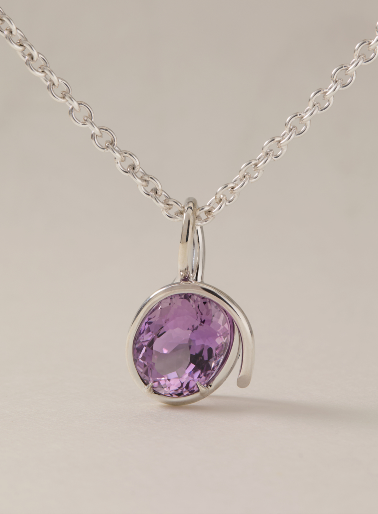 Single line pendant with Amethyst in sterling silver