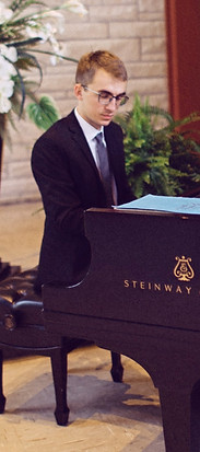 Lars Quincke an einem Steinway-Flügel