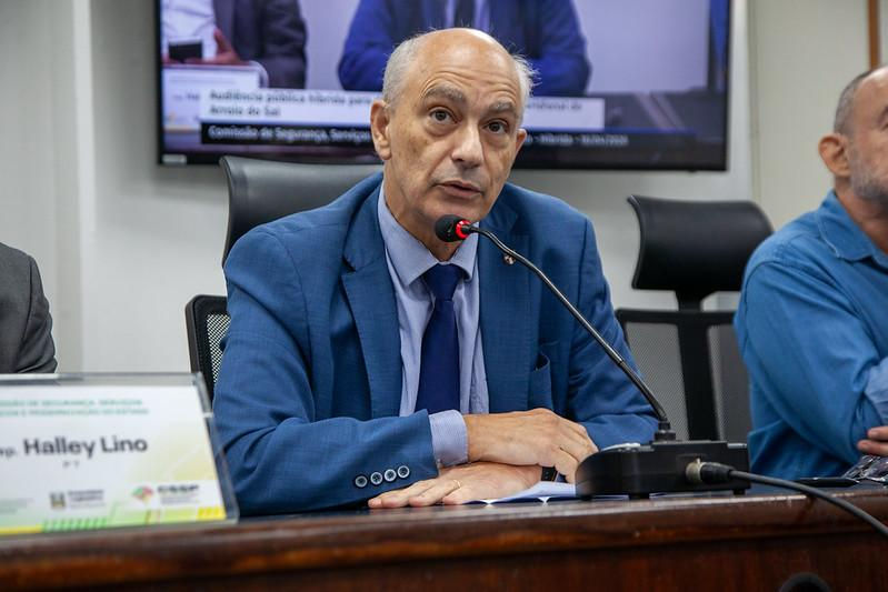 Professor Jefferson Cardia Simões em seu discurso na ALRS / Foto: Kelly Demo Christ