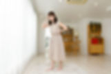 頭痛と腰痛の女性