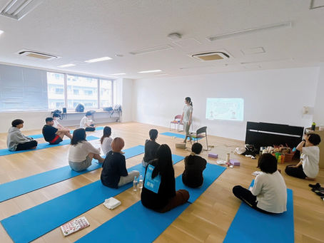 (学)岩崎学園横浜保育福祉専門学校にて学生向けヨガマインドフルネス授業:講義と実践報告