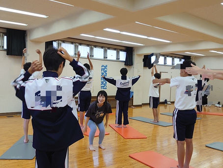 小金井市立第一中学校特別支援学級にてヨガ授業