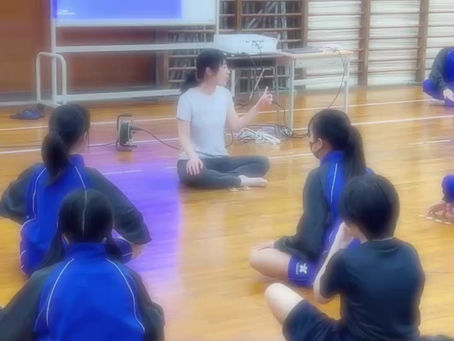 静岡大成中学校にてヨガ授業