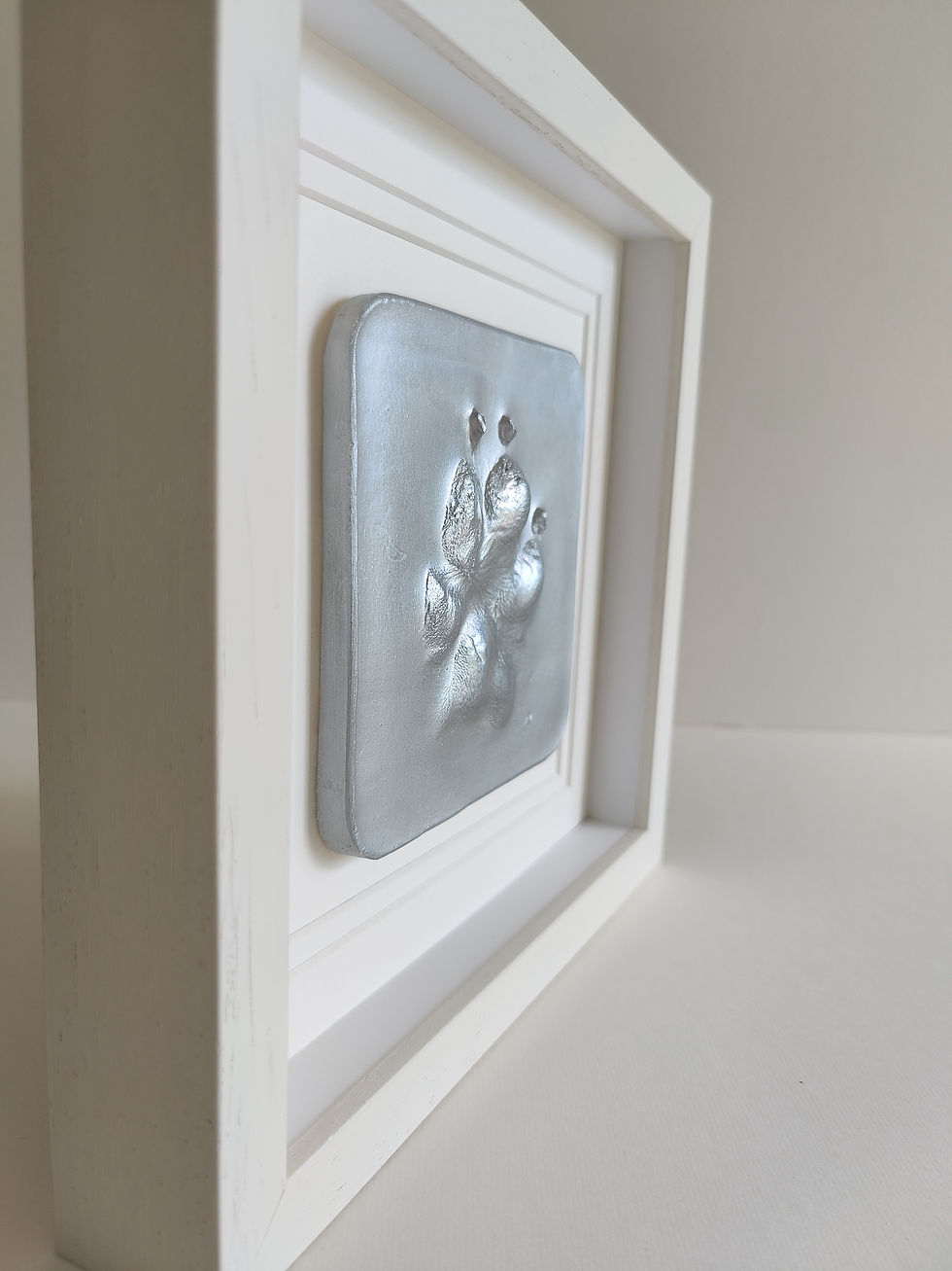 Thumbnail: Medium framed paw print
