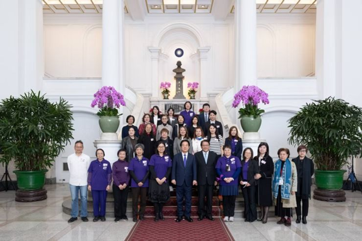 TWiST members with President Lai Ching-te at the Presidential Office
