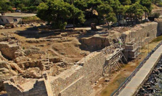 3. Foça Antik Tiyatrosu (Phokaia Antik Kenti)