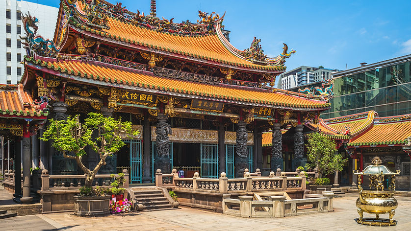 TAIPEI Lungshan Temple_AdobeStock_343320579.jpeg