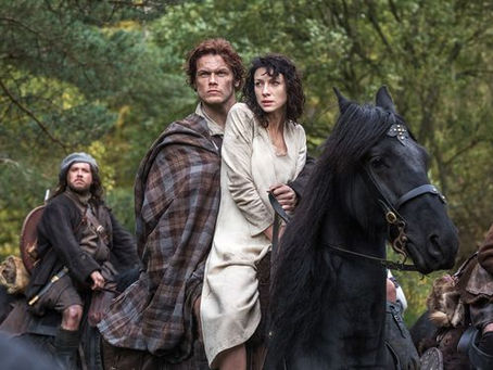 Se você gosta de séries de época, fantasia ou romance precisa conhecer Outlander
