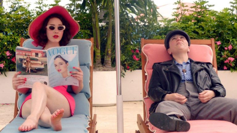 Midge (Rachel Brosnahan) e Susie (Alex Borstein). Imagem: Amazon Prime.