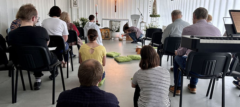 Maldos vakarai su giesmėmis ir tyla.