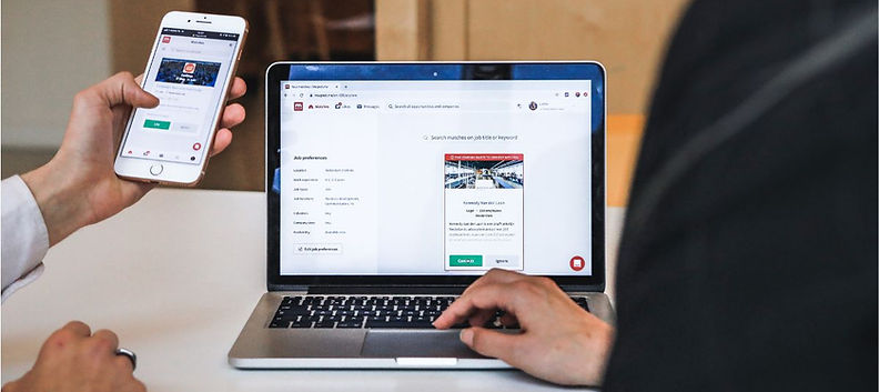 Komanda, valdanti parapijos internetinę komunikaciją.