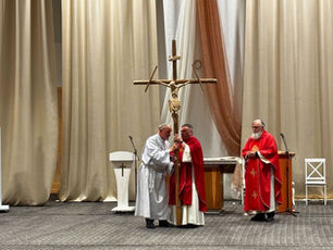 Didysis penktadienis – tyla, vedanti prie Kryžiaus