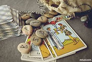 images tarots runes.jpg