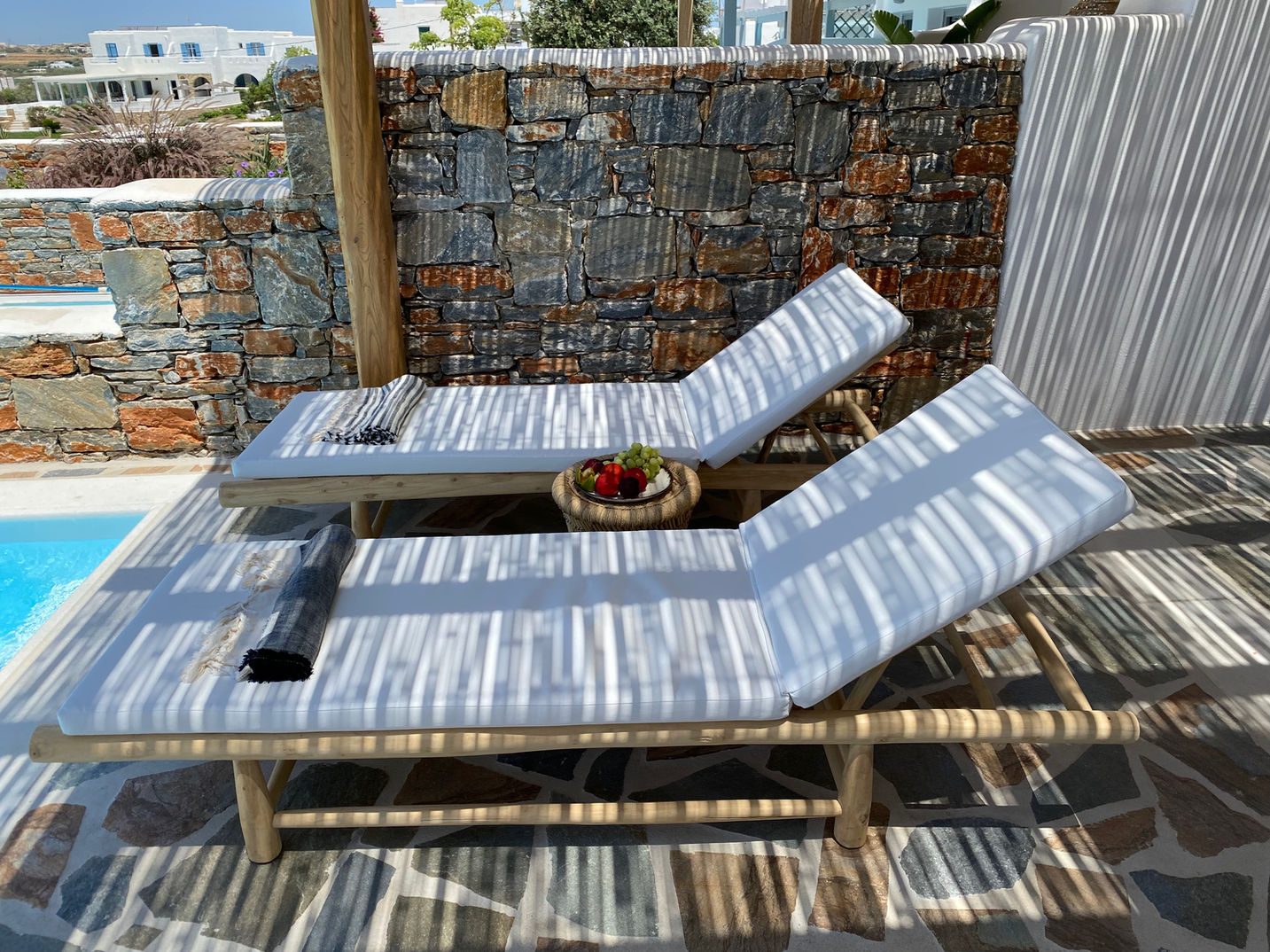 7 Sun Loungers Beachhouse Omega Naxos.jpeg
