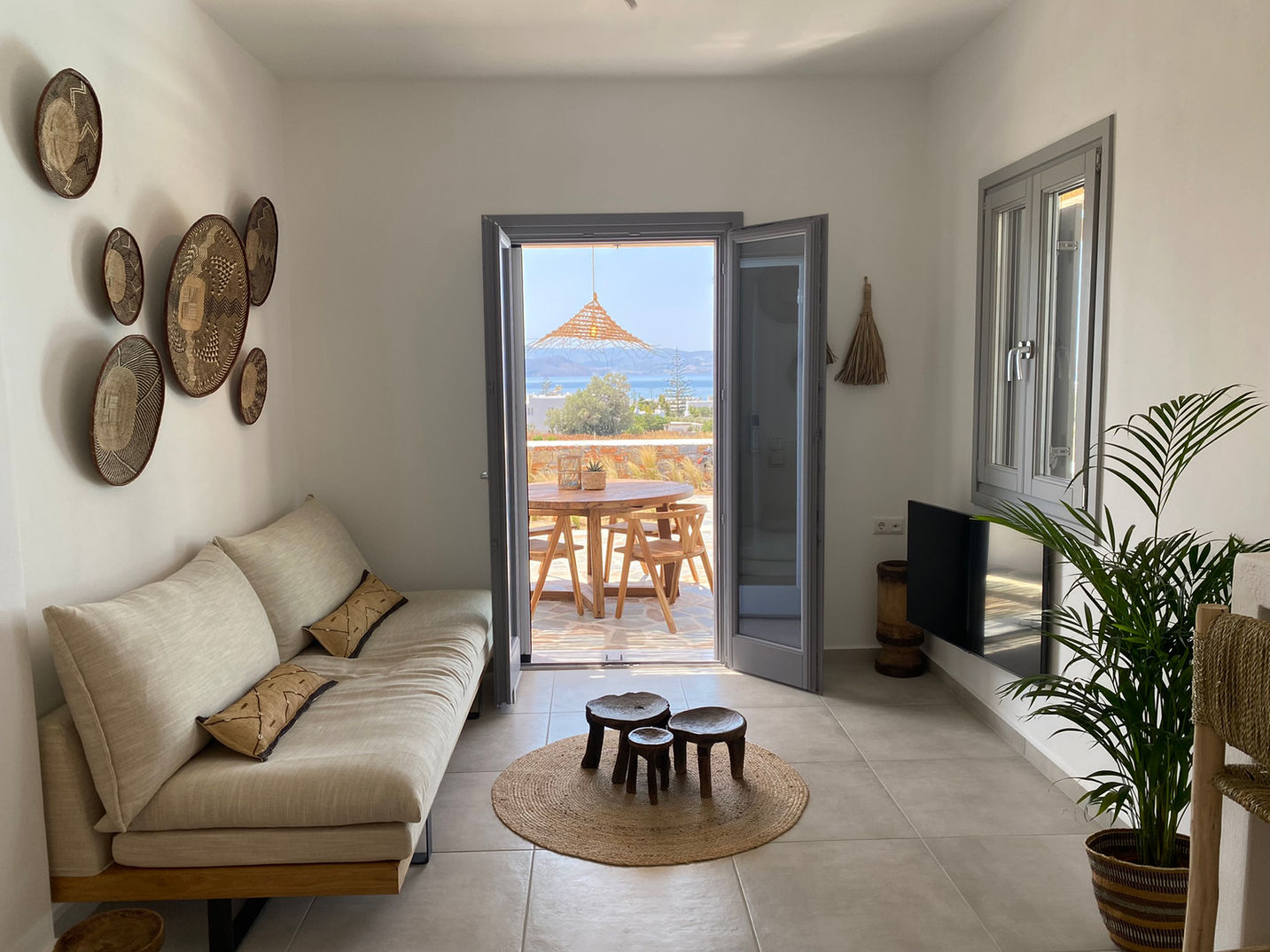 9 Living Room Beachhouse Omega Naxos.jpeg