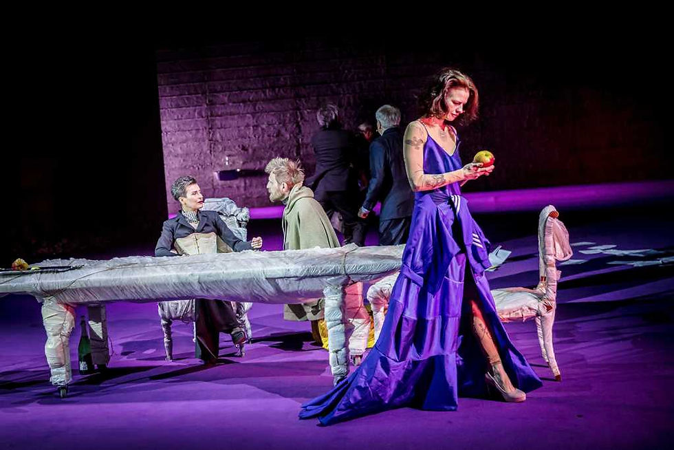 Teatr Narodowy Maria Stuart kadr ze spektaklu