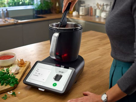 De Thermomix TM7 in actie tijdens het maken van soep
