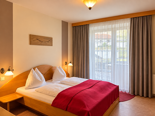 zimmer_weinhotelwachau_weinterrassen_zimmer_ansicht.png