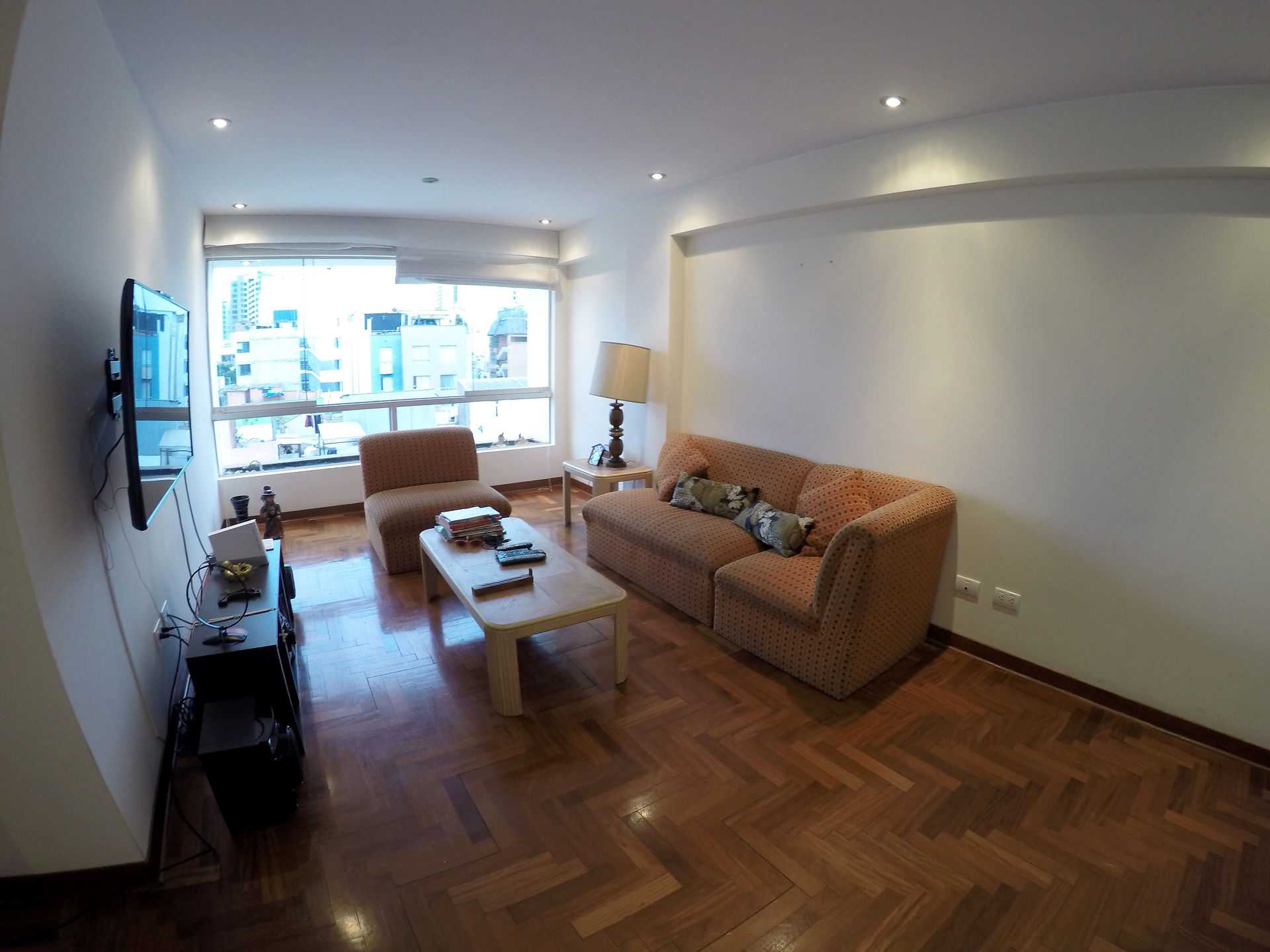 02 Sala con vista al exterior
