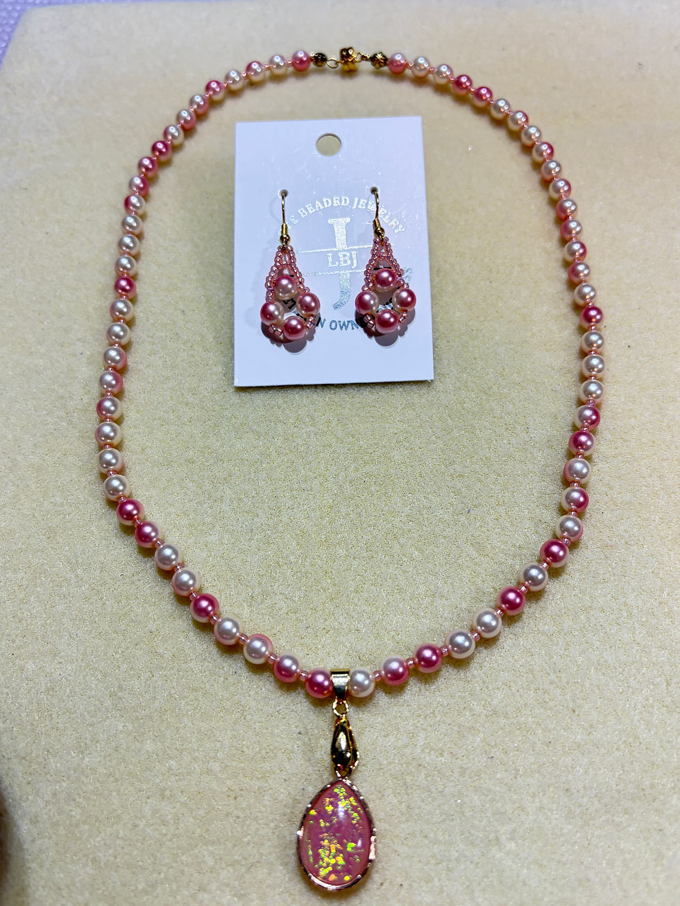 Thumbnail: Colorful pearls 