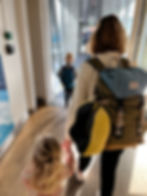hele familie på vei til fly til Sør-Afrika