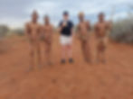 meg sammen med San men i Kalahari, Namibia