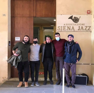 23 Agosto Teatro al Castello dalle ore 21.15
ingresso libero