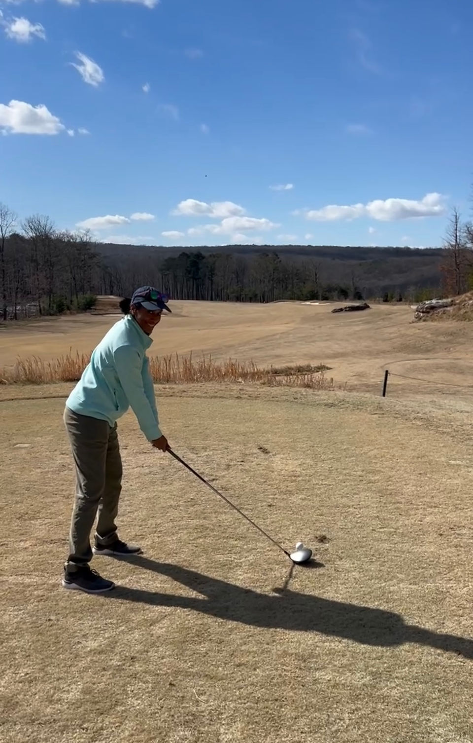 Lady golfer teeing off