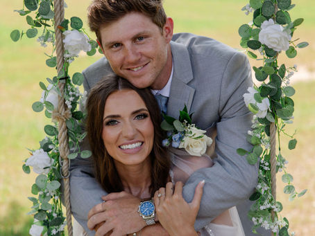 Why Leaving a Review (and a Tip!) for Your Wedding Vendors Matters