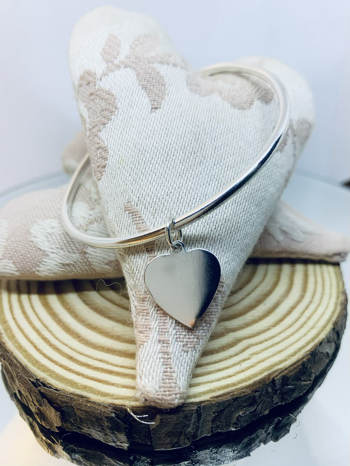 2.5mm wire bangle with heart 