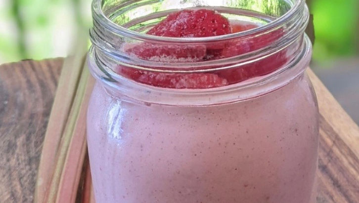 Strawberry Rhubarb Smoothie