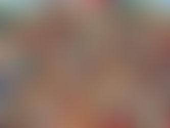 Una figura de gente de diferentes paises con banderas y puntos de atraccion de diferentes paises