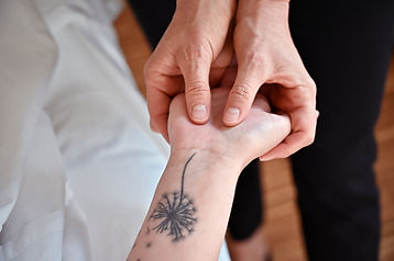 Teilkörpermassage einer Frau bei intoFlow in Hamburg