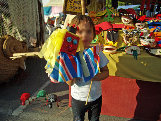 Niña con títere
