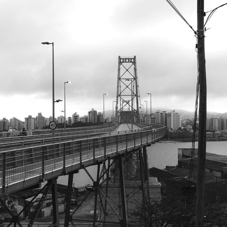 "La tumba de cemento", un poema de Brandon