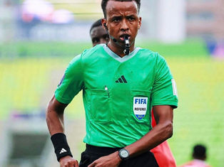 L’arbitre Omar Artan refoulé des États-Unis : une décision qui choque le monde du football